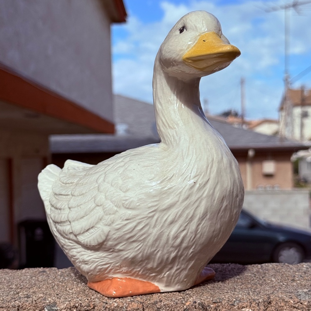 Vintage 80s ceramic goose statue - Picture 2 of 5
